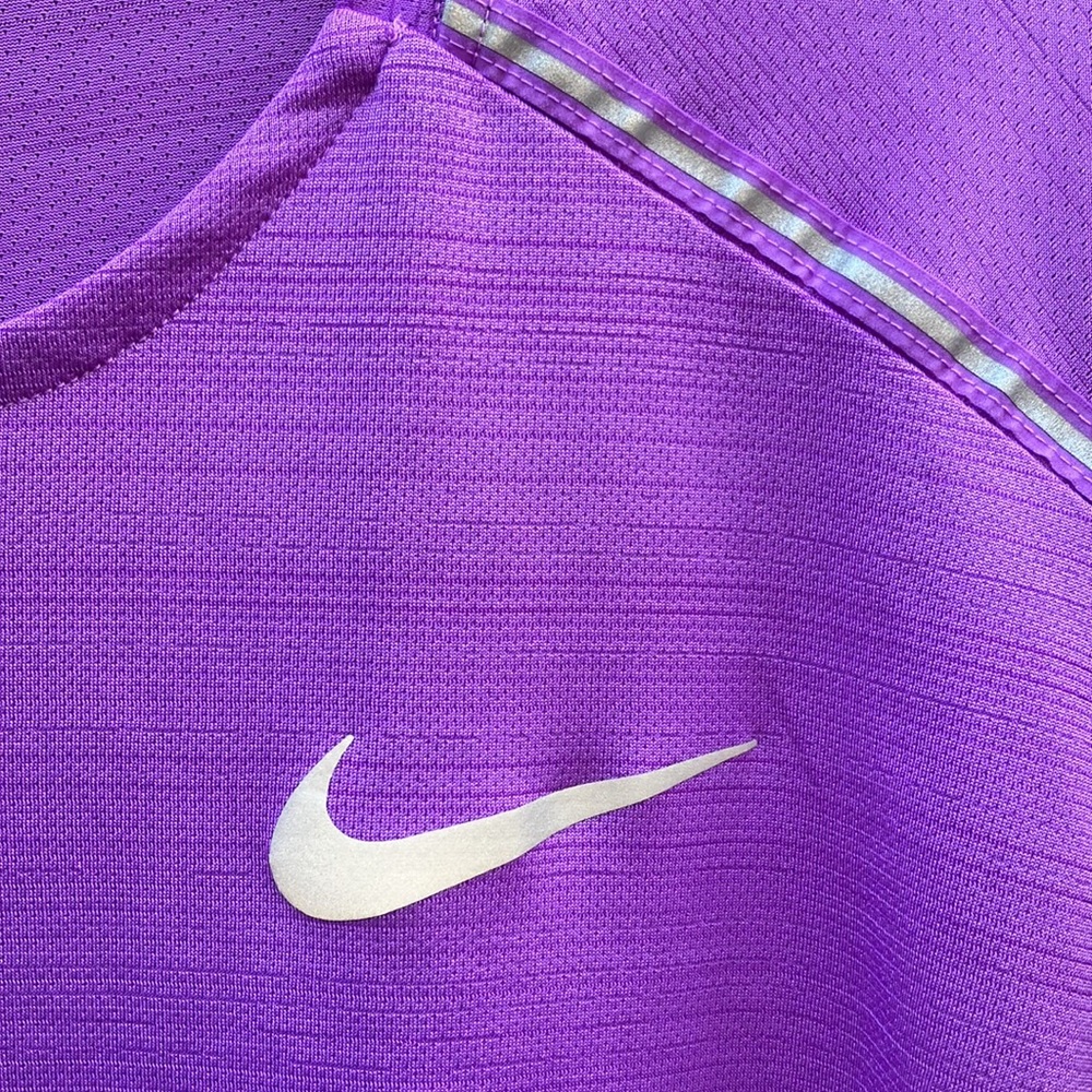 Mens Nike running short sleeve t-shirt.  Pretty color! - Picture 3 of 4